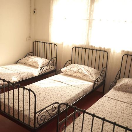 Tiger Lily Hostel Bangkok Dış mekan fotoğraf