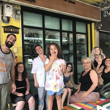 Tiger Lily Hostel Bangkok Dış mekan fotoğraf