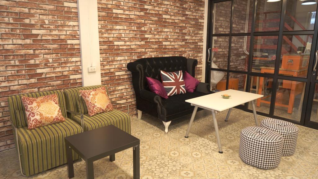 Tiger Lily Hostel Bangkok Dış mekan fotoğraf