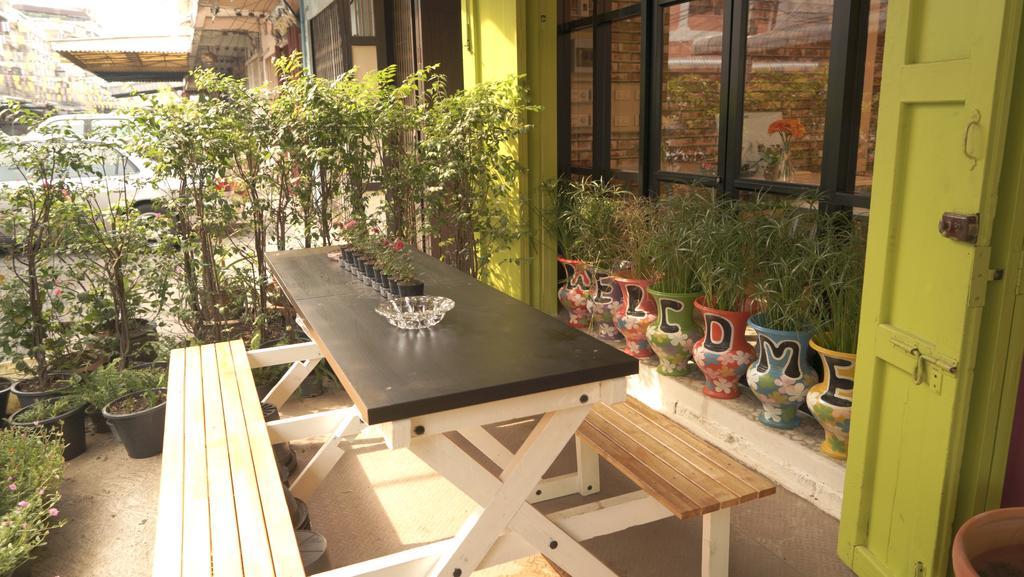 Tiger Lily Hostel Bangkok Dış mekan fotoğraf
