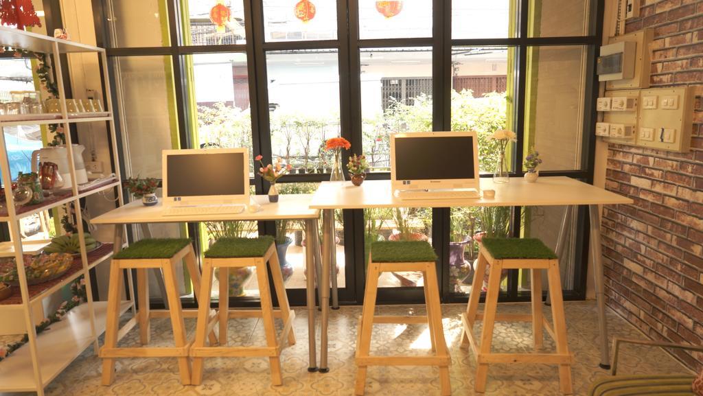 Tiger Lily Hostel Bangkok Dış mekan fotoğraf