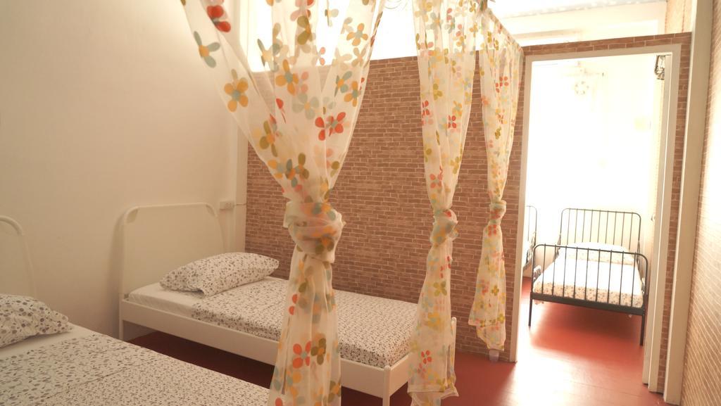 Tiger Lily Hostel Bangkok Oda fotoğraf