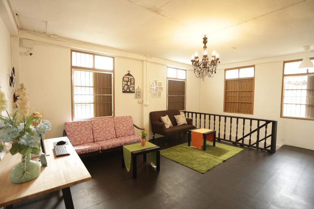 Tiger Lily Hostel Bangkok Dış mekan fotoğraf
