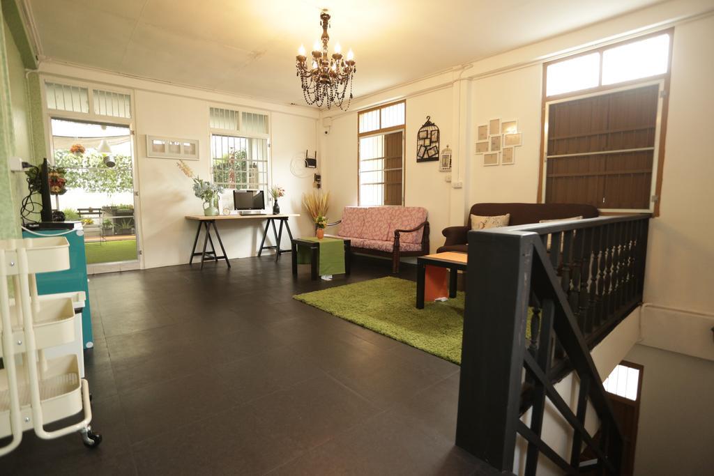 Tiger Lily Hostel Bangkok Dış mekan fotoğraf