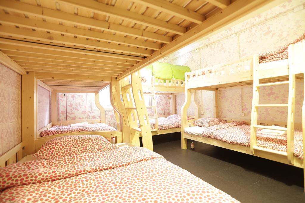 Tiger Lily Hostel Bangkok Dış mekan fotoğraf