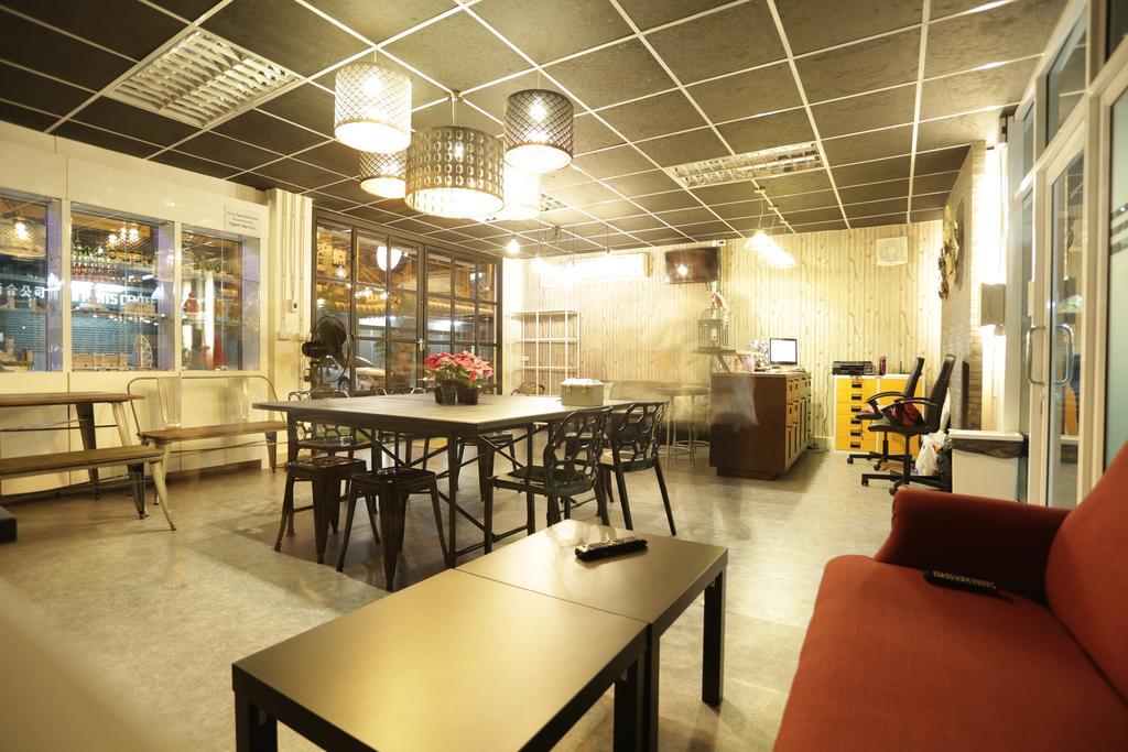 Tiger Lily Hostel Bangkok Dış mekan fotoğraf