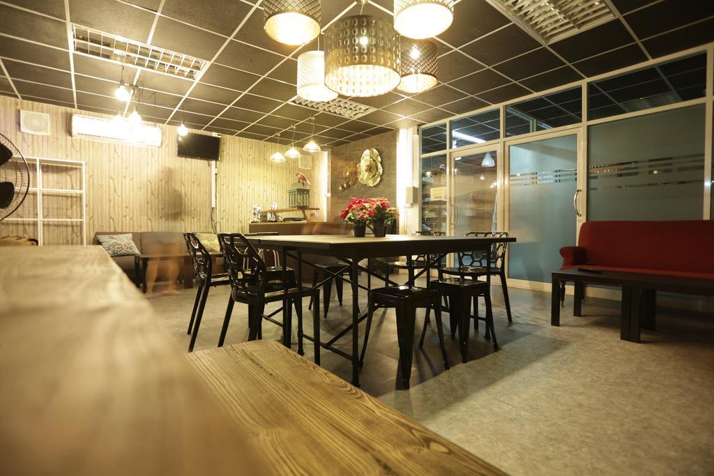 Tiger Lily Hostel Bangkok Dış mekan fotoğraf