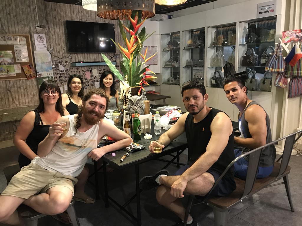 Tiger Lily Hostel Bangkok Dış mekan fotoğraf