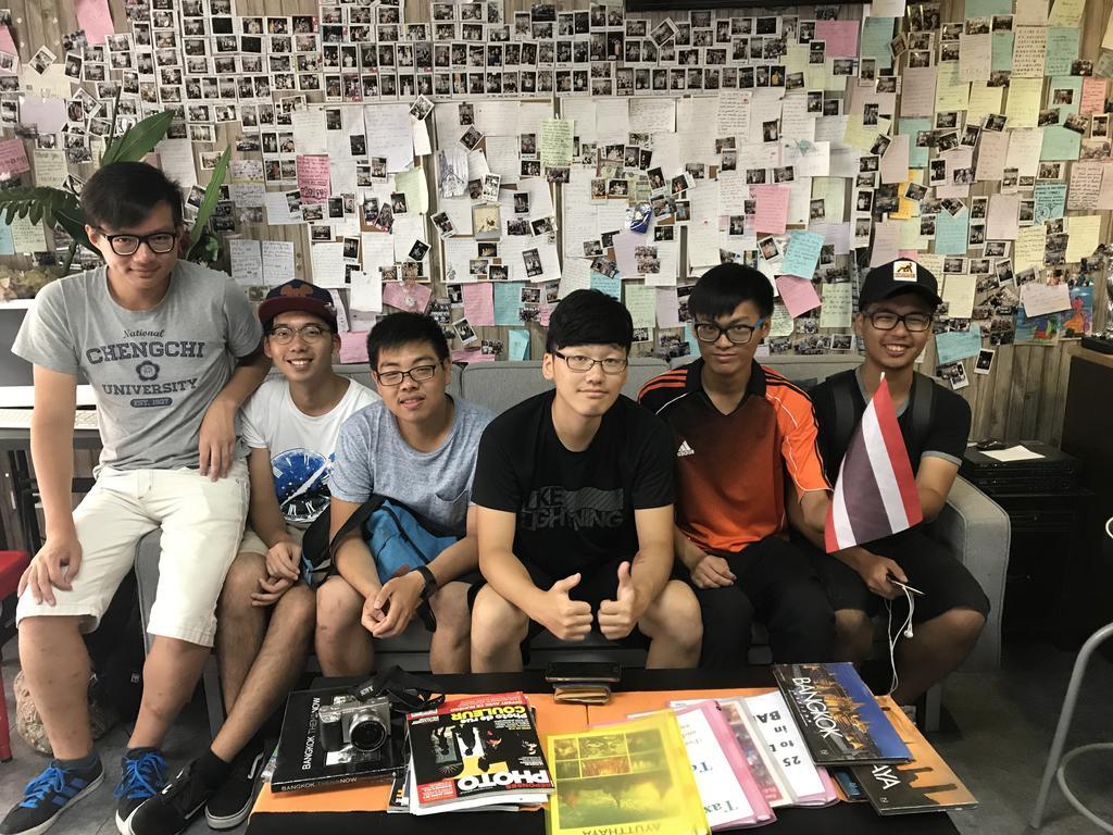 Tiger Lily Hostel Bangkok Dış mekan fotoğraf